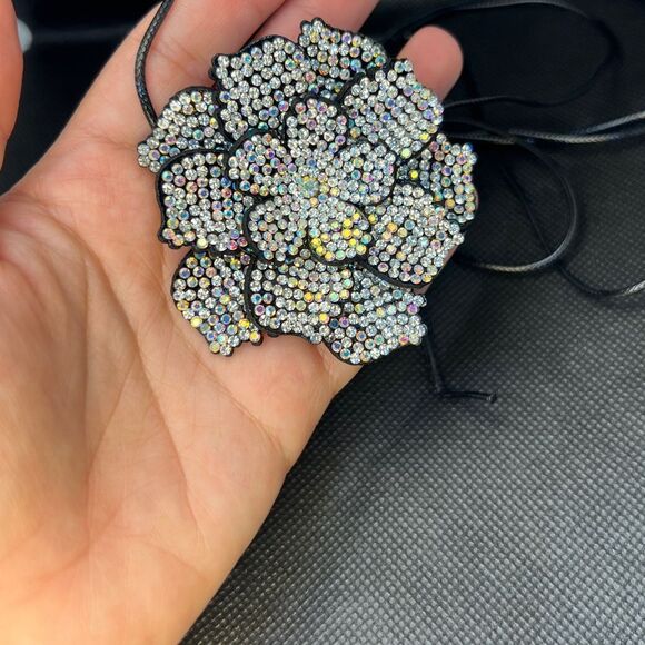 LStatement Rhinestone Rose Chocker Necklace - Picture 10 of 14